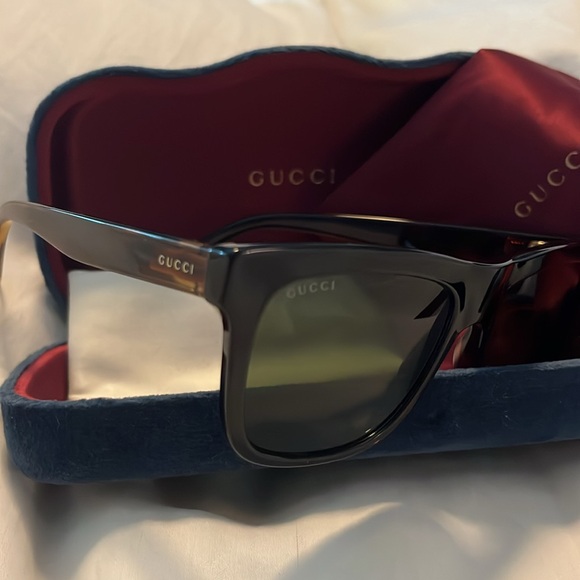 Gucci✨ Classic Fit Black/Tortoise Price is firm no offers - Picture 9 of 9